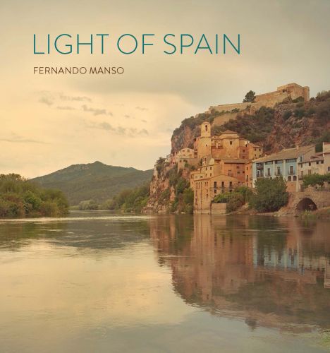 Book cover of Light of Spain: Fernando Manso, with the Spanish coast and mountains behind. Published by Ediciones El Viso.