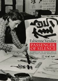 Book cover of Fabienne Verdier's Passenger Of Silence: My quest for the ancient arts of China post-Cultural Revolution, with the artist painting with large black strokes. Published by 5 Continents Editions.