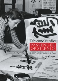 Book cover of Fabienne Verdier's Passenger Of Silence: My quest for the ancient arts of China post-Cultural Revolution, with the artist painting with large black strokes. Published by 5 Continents Editions.