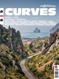 Book cover of Stefan Bogner's CURVES Italy/Sardinia: Volume 23, with a winding road through a mountainous landscape. Published by Delius Klasing Verlag GmbH.