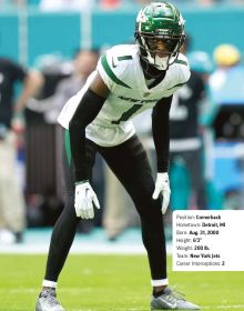 Book cover of Stars of the NFL, with three American footballers, including Patrick Mahomes, in action on the pitch. Published by Abbeville Press.