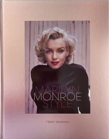 Book cover of Terry Newman's Marilyn Monroe Style, with the American actress smiling at camera. Published by ACC Art Books.