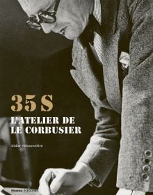 Book cover 35S. L'atelier de Le Corbusier, with the architect and designer making notes. Published by Editions Norma.