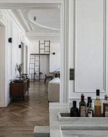 Book cover of Fragments, Guillaume Terver, with a corner of marble table, and wooden panelled wall behind. Published by Beta-Plus.