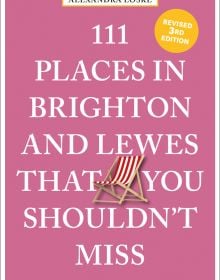 Book cover of '111 Places in Brighton & Lewes That You Shouldn't Miss', with a red and white striped deckchair. Published by Emons Verlag.