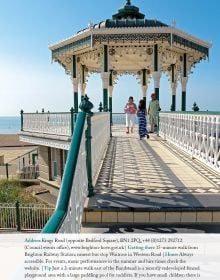 Book cover of '111 Places in Brighton & Lewes That You Shouldn't Miss', with a red and white striped deckchair. Published by Emons Verlag.