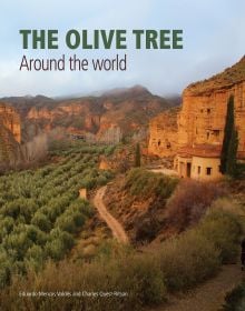 Book cover of The Olive Tree: Around the World, with a large olive grove surrounded by mountains. Published Ediciones El Viso.