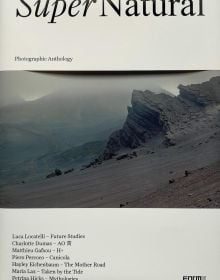 Book cover of Supernatural, featuring a misty rocky terrain. Published by Forma Edizioni.