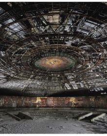 Book cover of Abandoned Places, Abkhazia edition, featuring an abandoned Bulgarian communist party monument. Published by Lannoo Publishers.